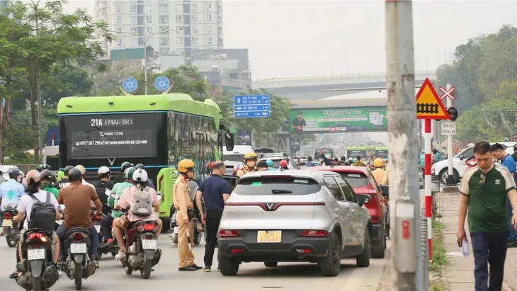 Xử lý nghiêm vi phạm dừng, đỗ xe sai quy định