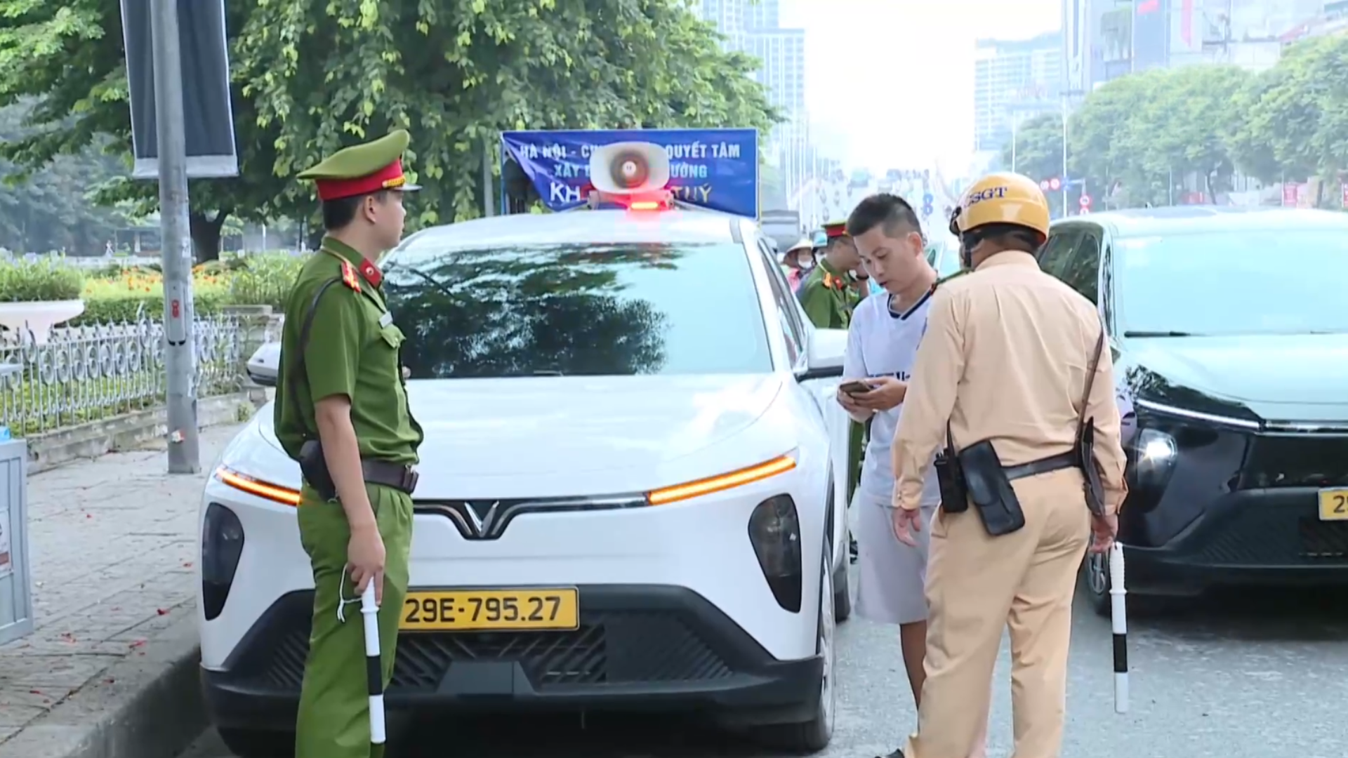 Tăng cường xử lý xe dừng, đỗ gây cản trở giao thông