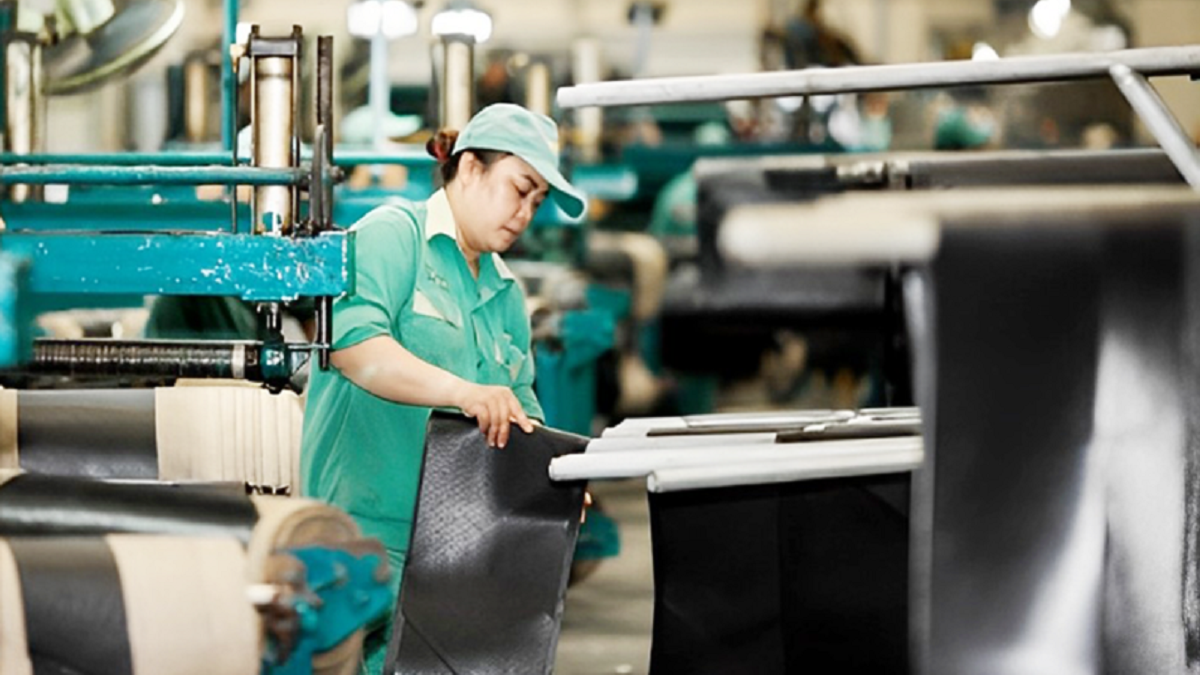 IMF nâng dự báo tăng trưởng GDP Việt Nam lên 7,5%