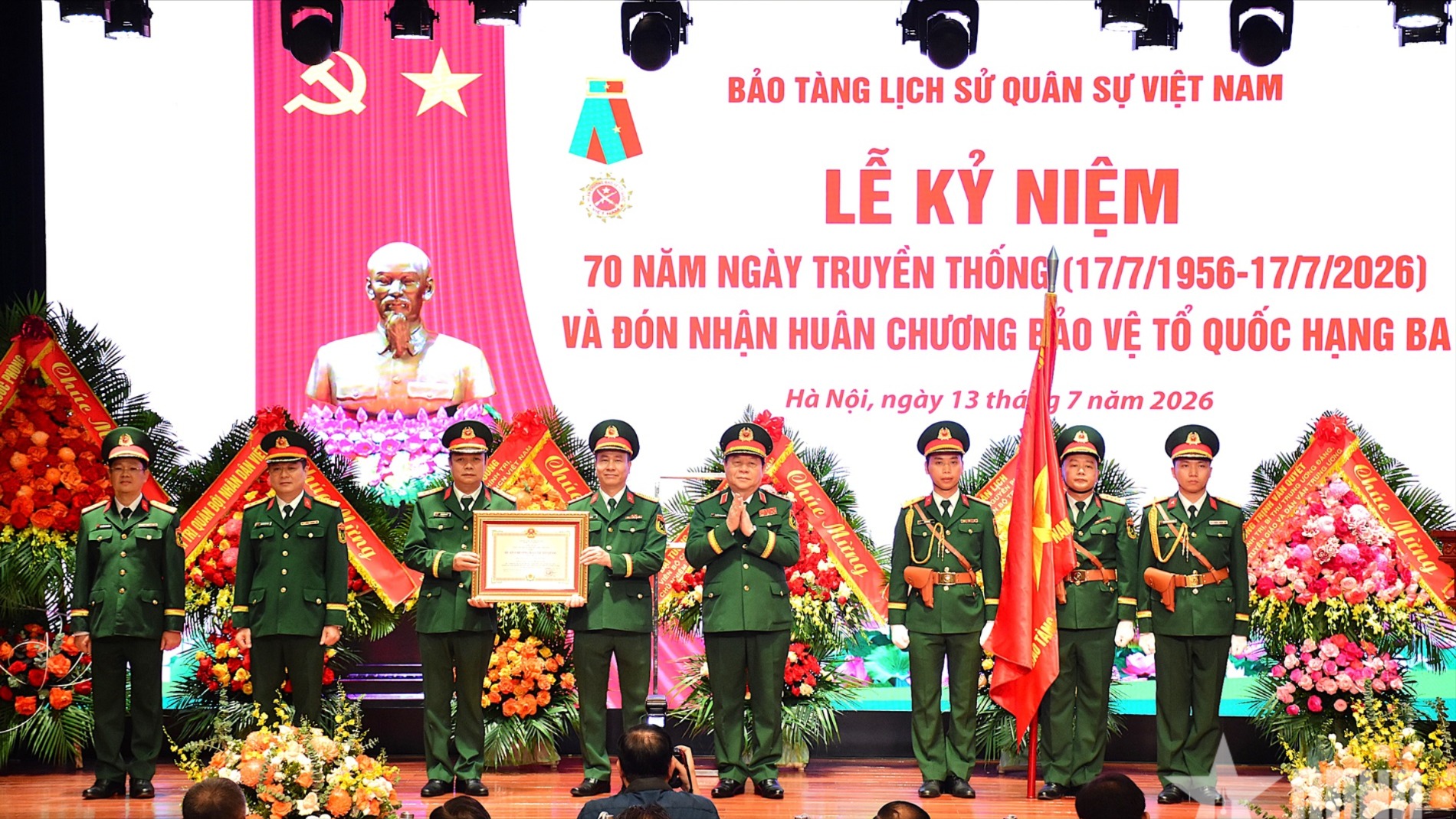 Bảo tàng Lịch sử Quân sự Việt Nam kỷ niệm 70 năm ngày truyền thống 