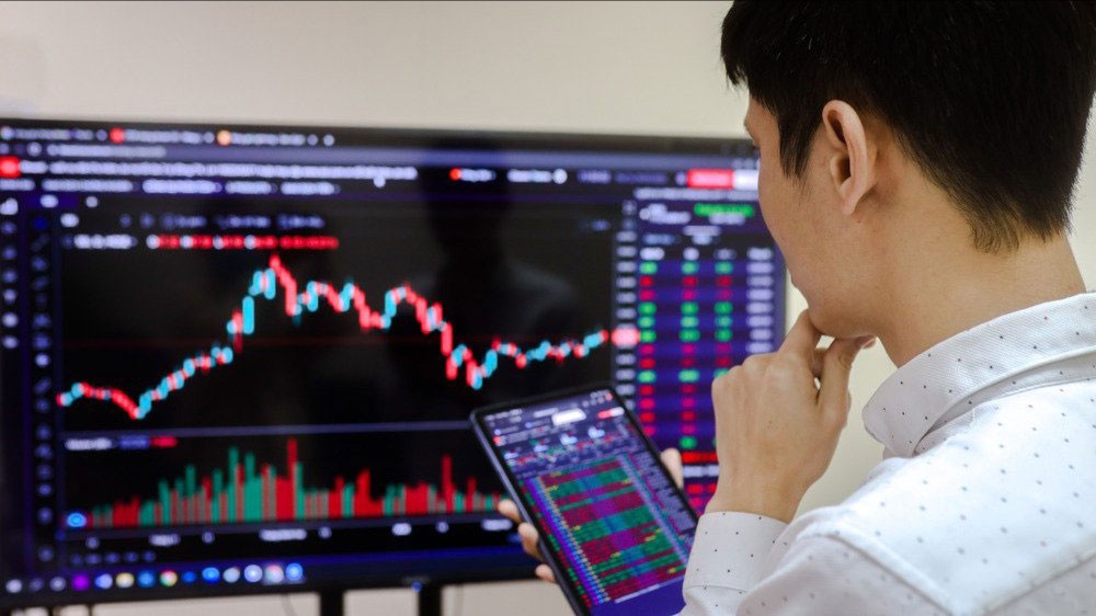 Thị trường giảm sâu, VN-Index vẫn giữ mốc 1.800 điểm