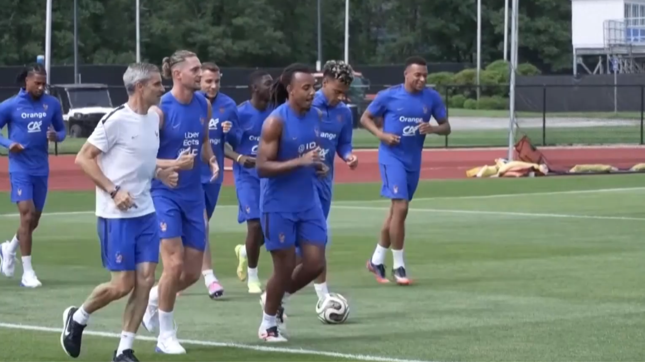 Kylian Mbappe báo tin vui cho đội tuyển Pháp