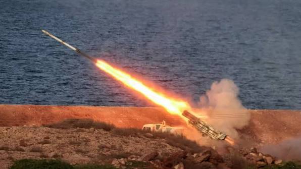 Houthi phóng tên lửa tấn công Saudi Arabia