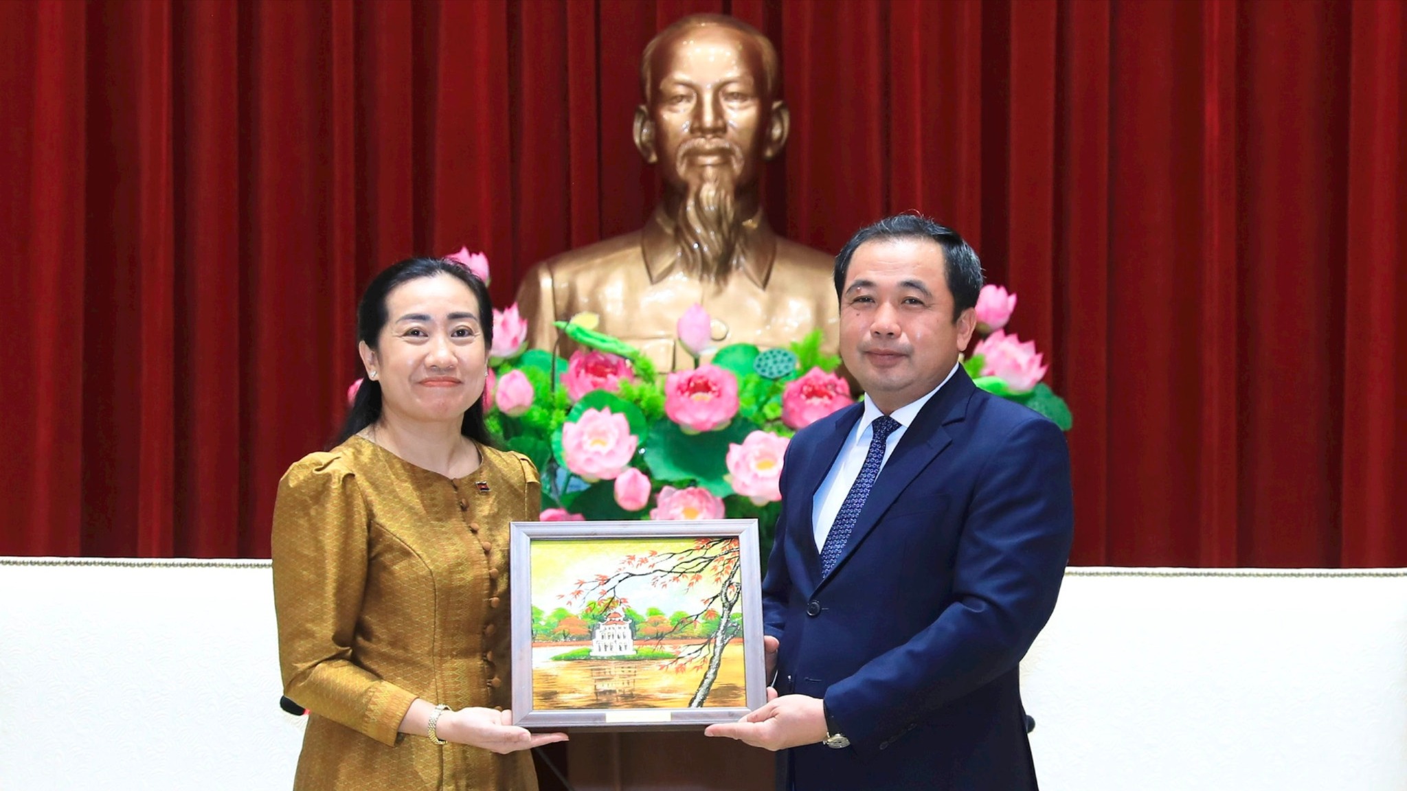 Hà Nội thúc đẩy hợp tác toàn diện với các địa phương Campuchia 