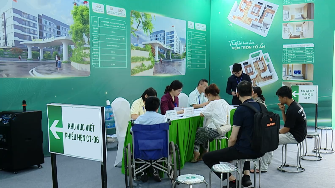 Tạo thuận lợi cho người dân nộp hồ sơ mua nhà ở xã hội