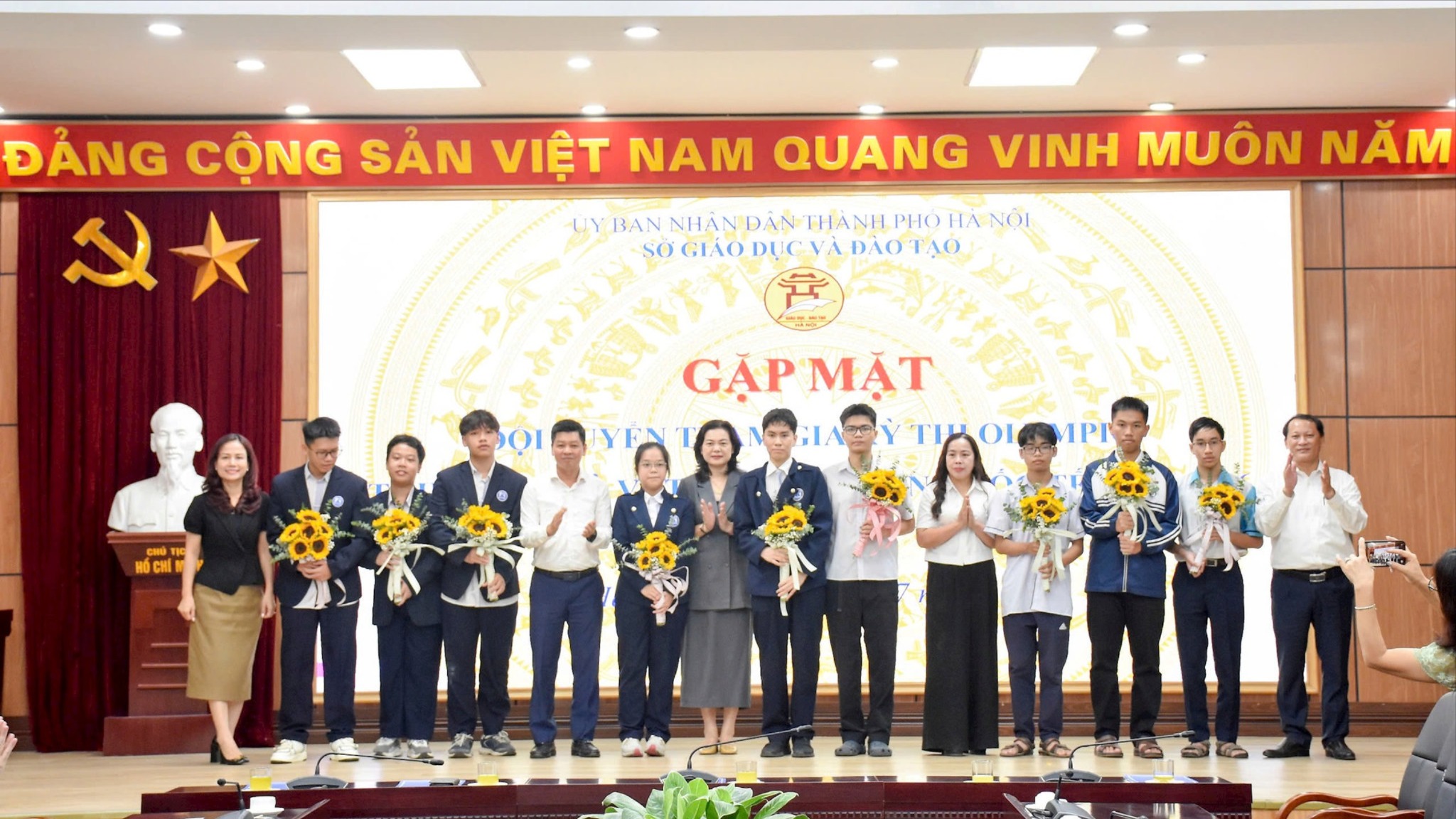 10 học sinh Việt Nam dự thi Olympic thiên văn quốc tế