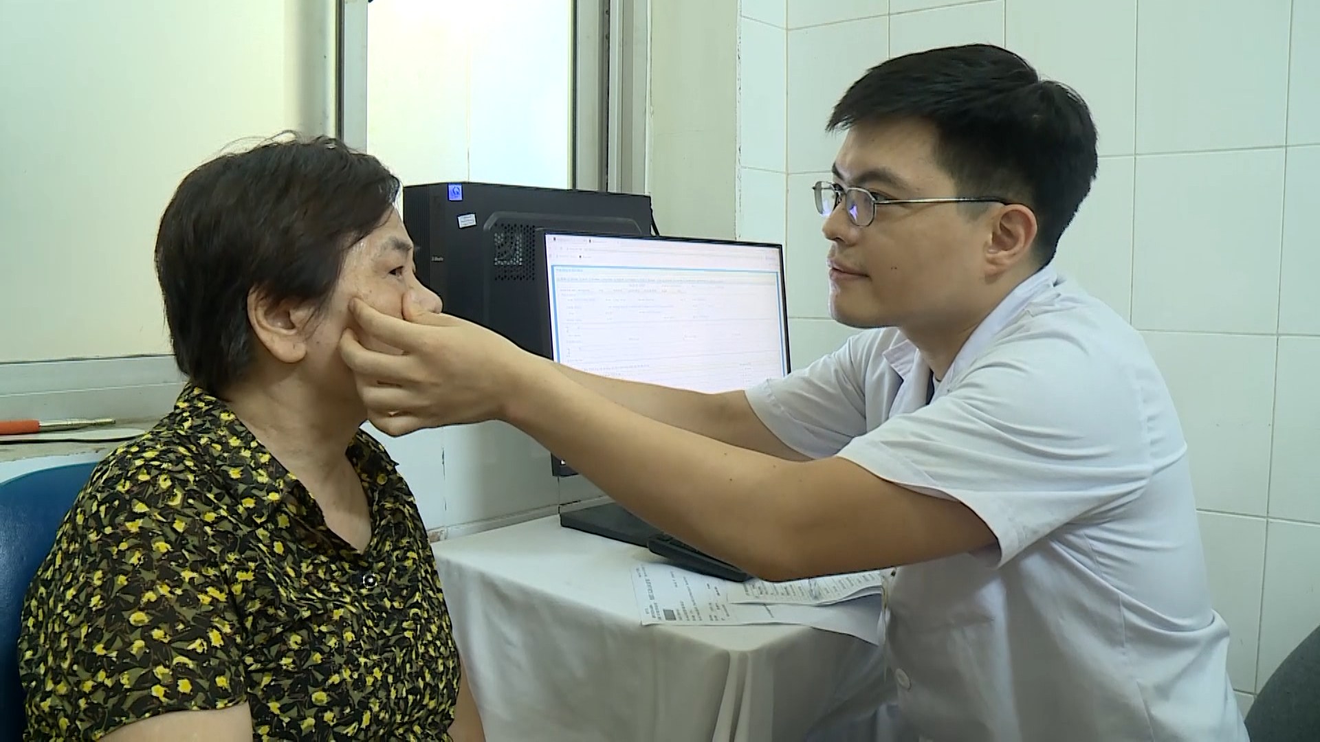 Khám sức khỏe định kỳ miễn phí cho người dân Thủ đô