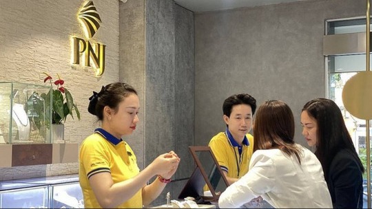 Cổ phiếu lao dốc 37%, PNJ thuê đơn vị quốc tế kiểm định kim cương