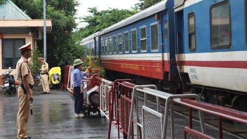Phạt hơn 300 người vi phạm an toàn giao thông đường sắt 