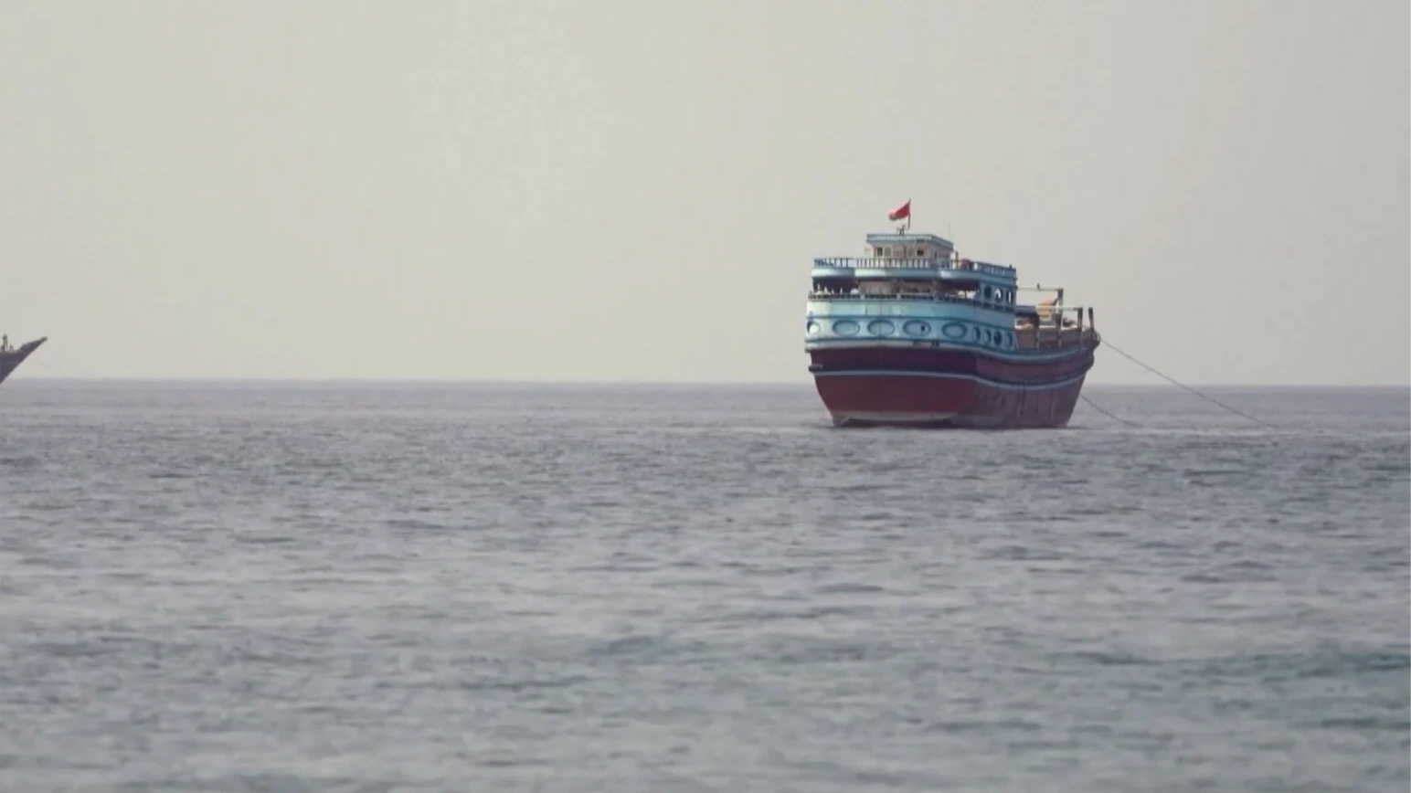 Iran chặn bốn tàu vi phạm ở eo biển Hormuz