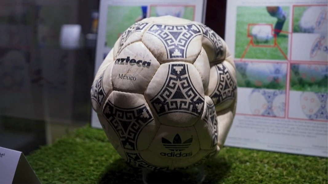 Đấu giá quả bóng 'Bàn tay của Chúa' của huyền thoại Maradona