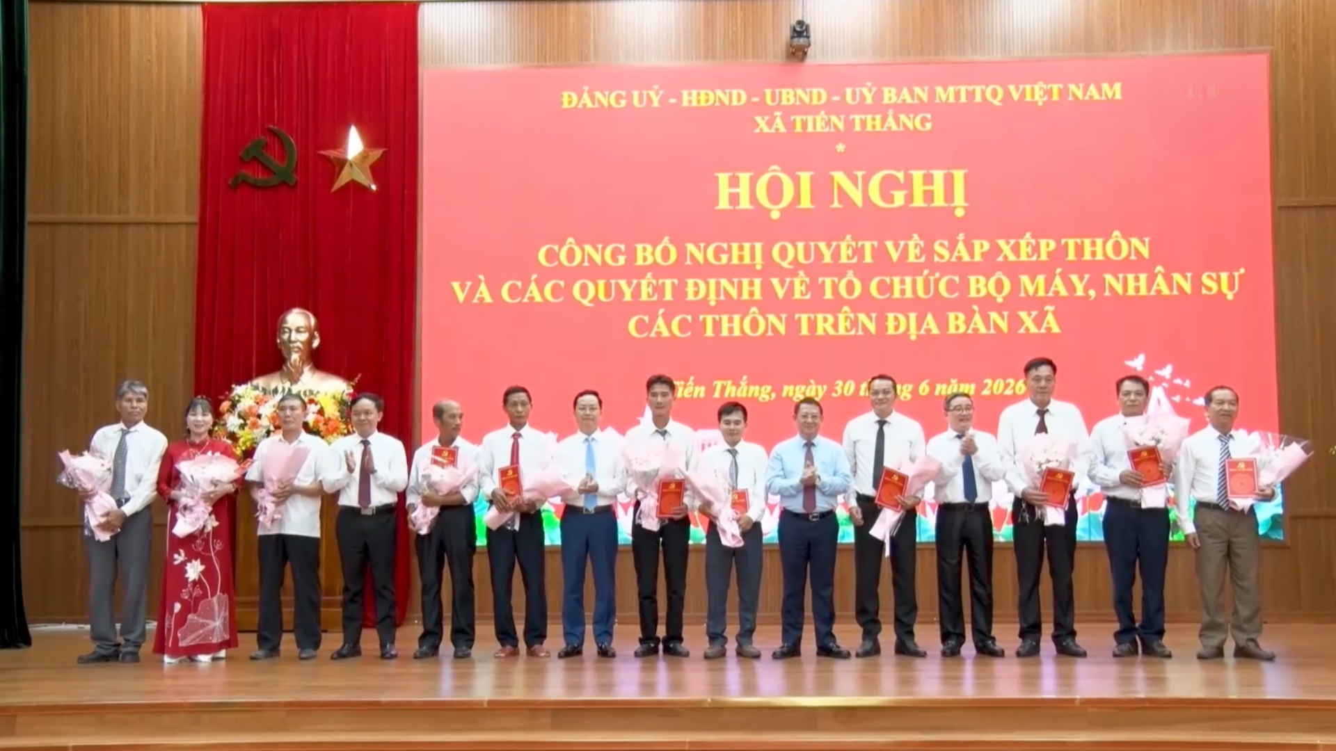Xây dựng bộ máy tinh gọn, cán bộ cơ sở làm chủ công nghệ 