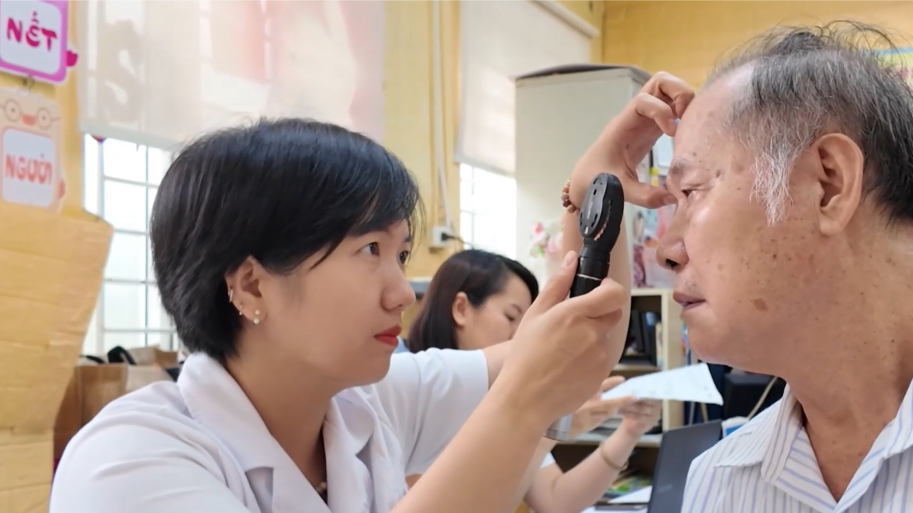 'Ba Đình 365' - Điểm tựa y tế toàn diện cho người yếu thế 
