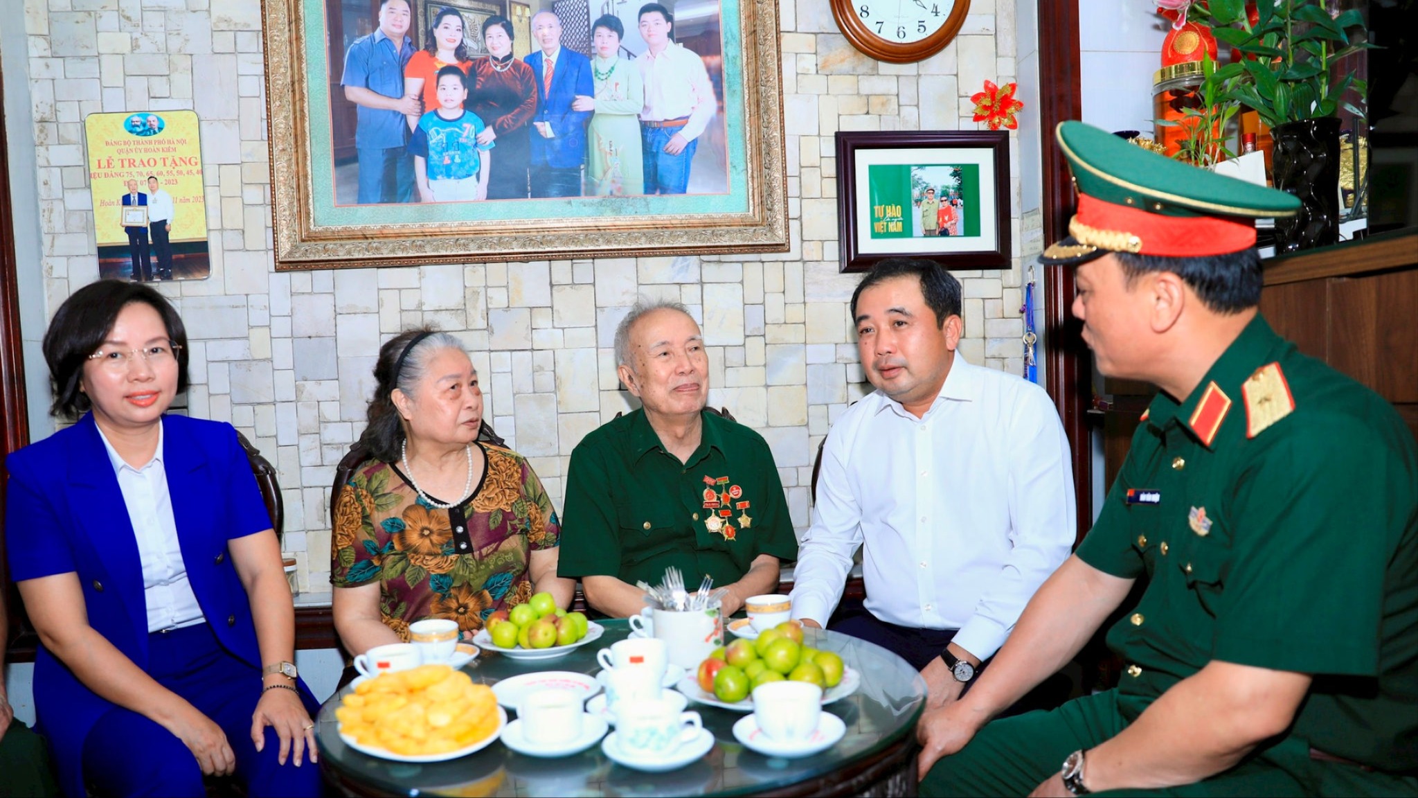 Bí thư Thành ủy Hà Nội thăm, tặng quà các thương binh