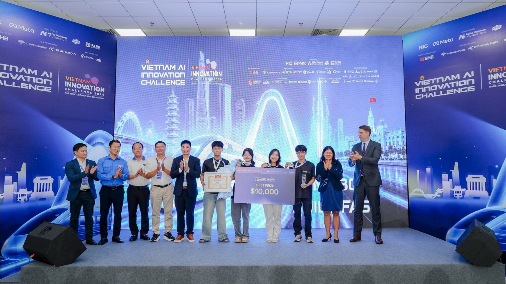 Trường Đại học Công nghệ giành chiến thắng Thách thức Đổi mới sáng tạo Việt Nam