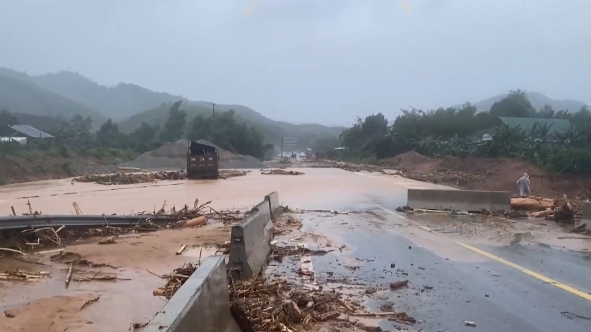 Sớm khắc phục sạt lở đường giao thông tại miền núi phía Bắc
