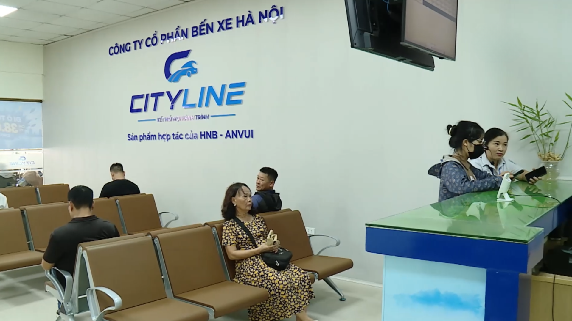 Bến xe Hà Nội triển khai dịch vụ xe trung chuyển 