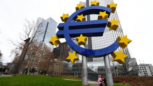 ECB để ngỏ khả năng tăng lãi suất vào tháng 9