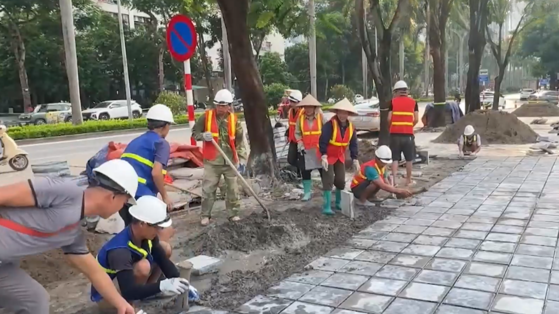 Cải tạo, nâng cấp vỉa hè phố Hàm Nghi 