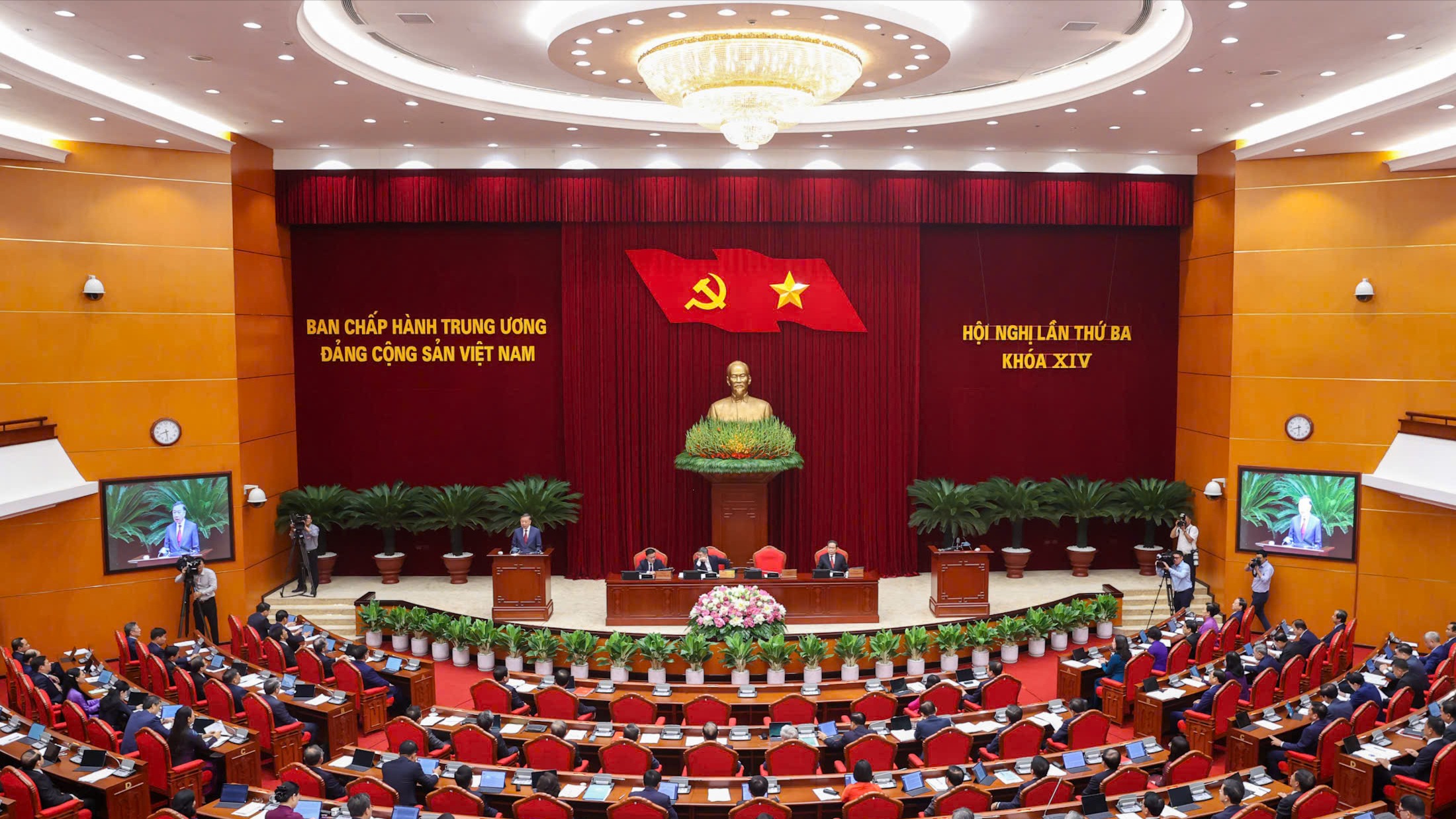 Ngày làm việc thứ ba Hội nghị Trung ương 3 khóa XIV