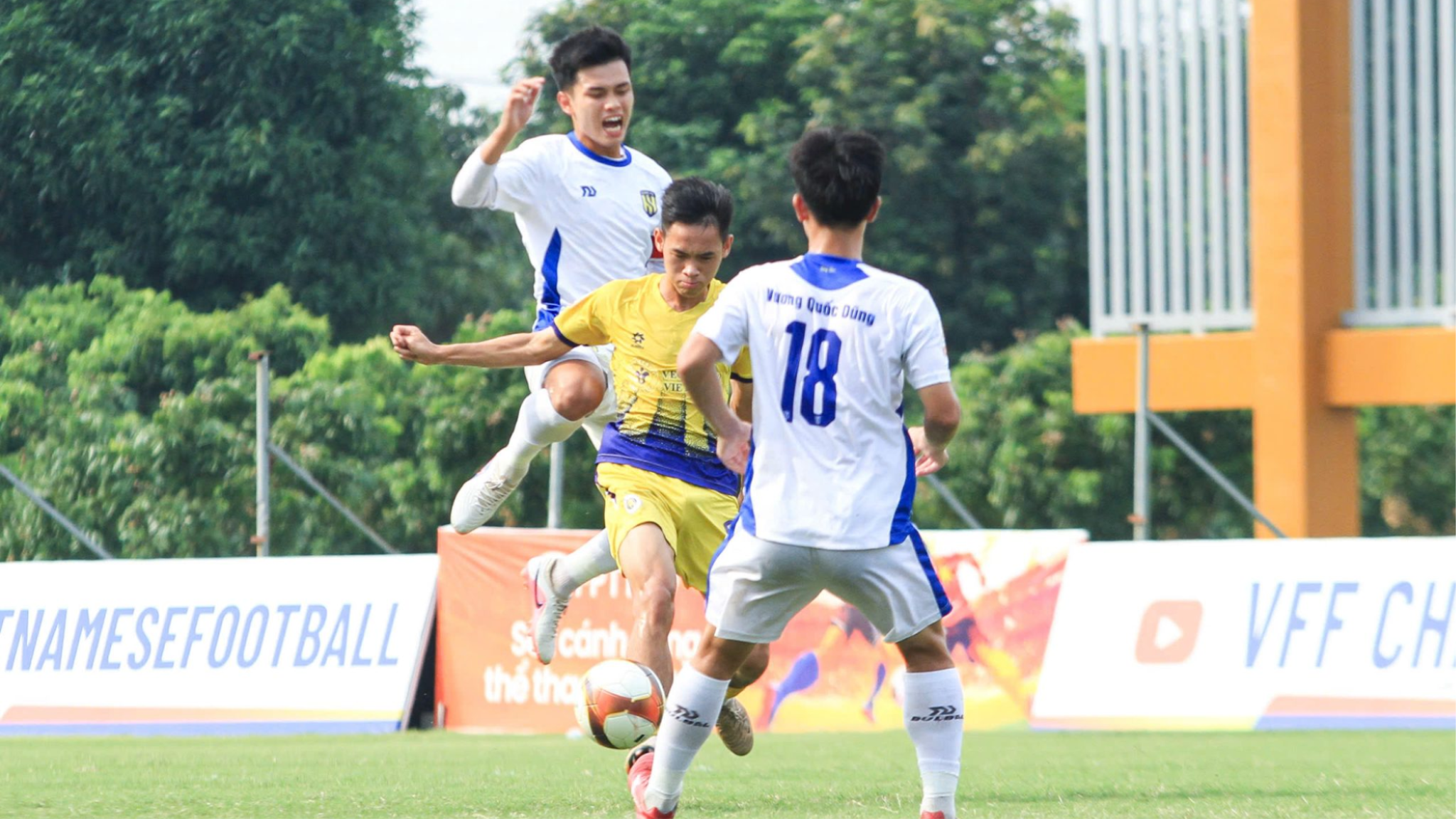 Sông Lam Nghệ An và Thể Công Viettel vào chung kết giải U21 VĐQG