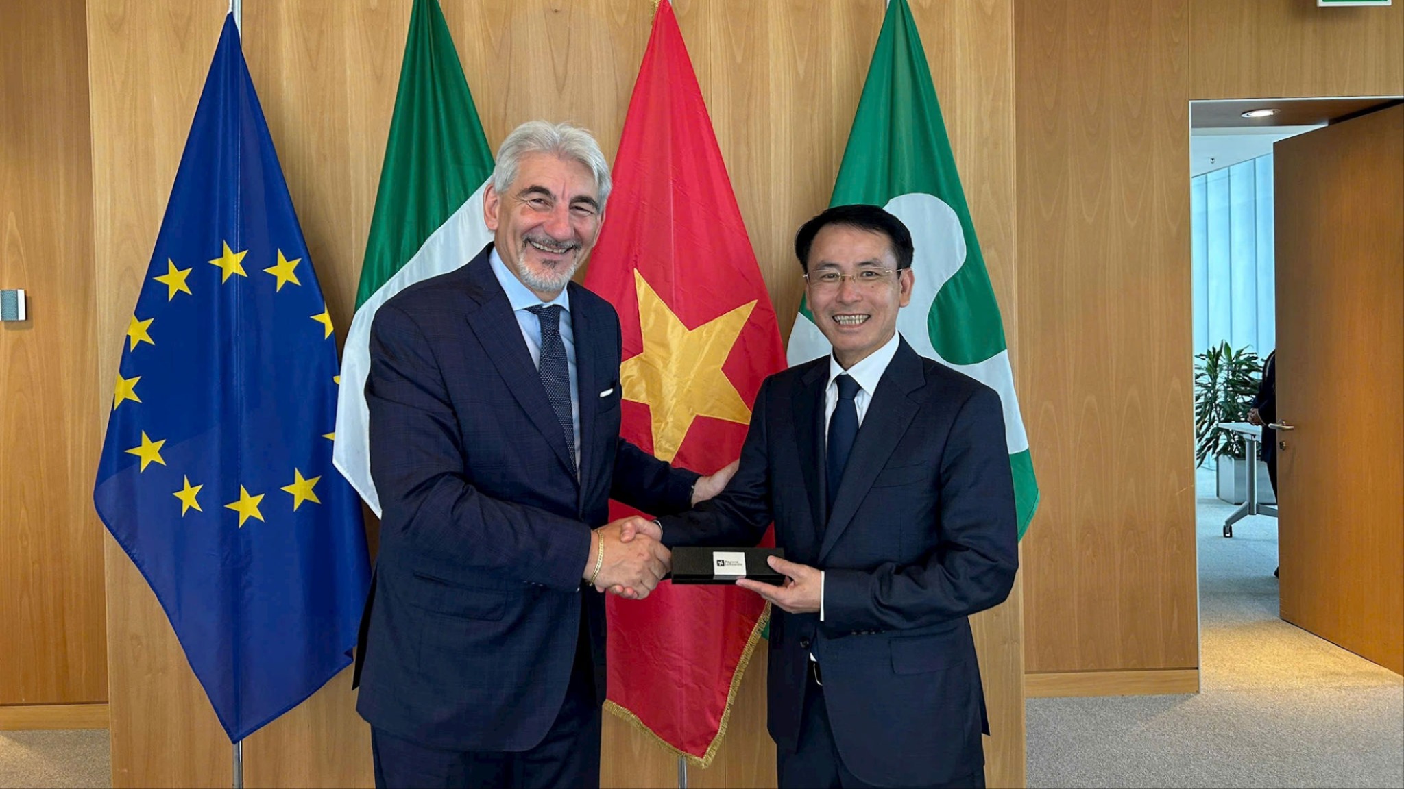 Hà Nội và vùng Lombardia (Italia) tăng cường hợp tác đầu tư chất lượng cao