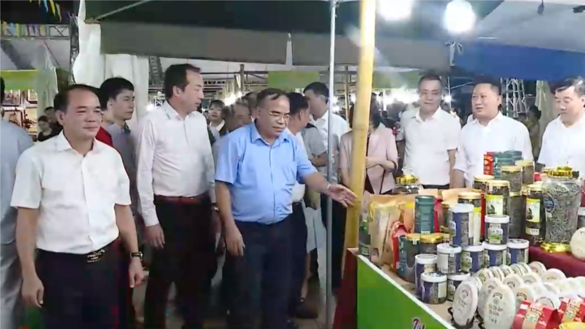 Phiên chợ sắc màu làng nghề hội tụ tại Thủ đô