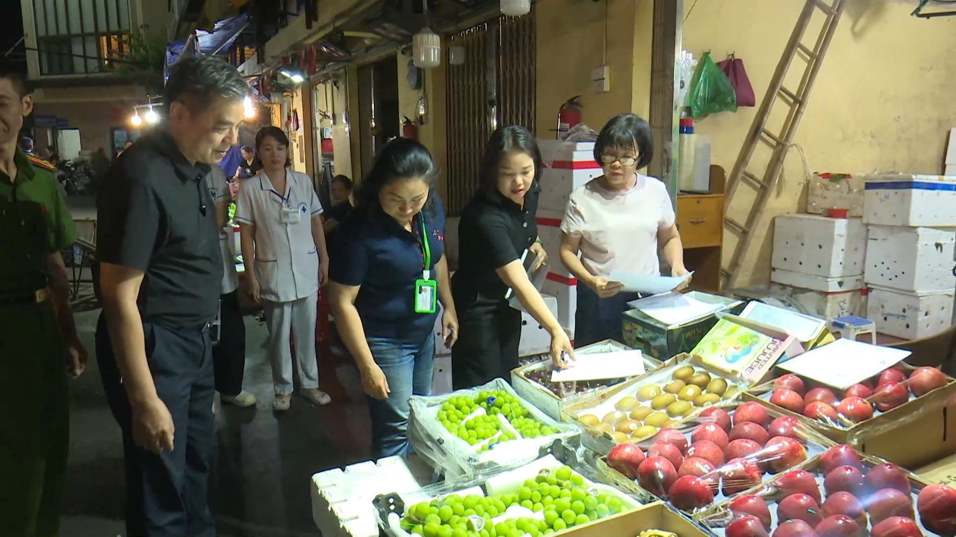 Kiểm soát nguồn gốc hoa quả từ đầu mối phân phối | Quản lý thị trường | 26/07/2026