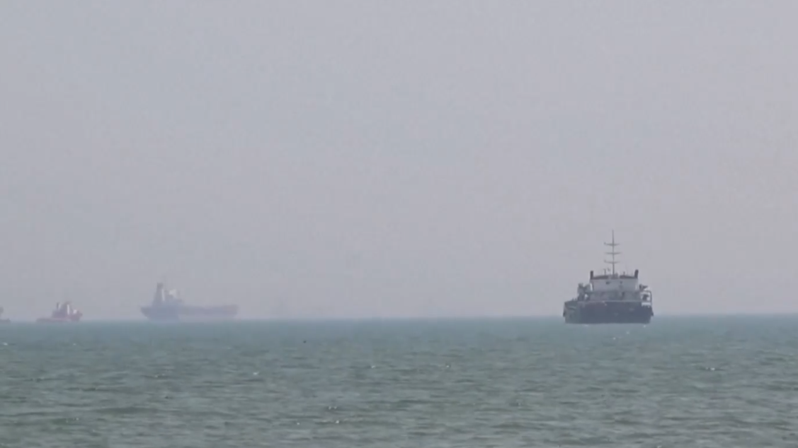 Iran chặn 6 tàu tại eo biển Hormuz