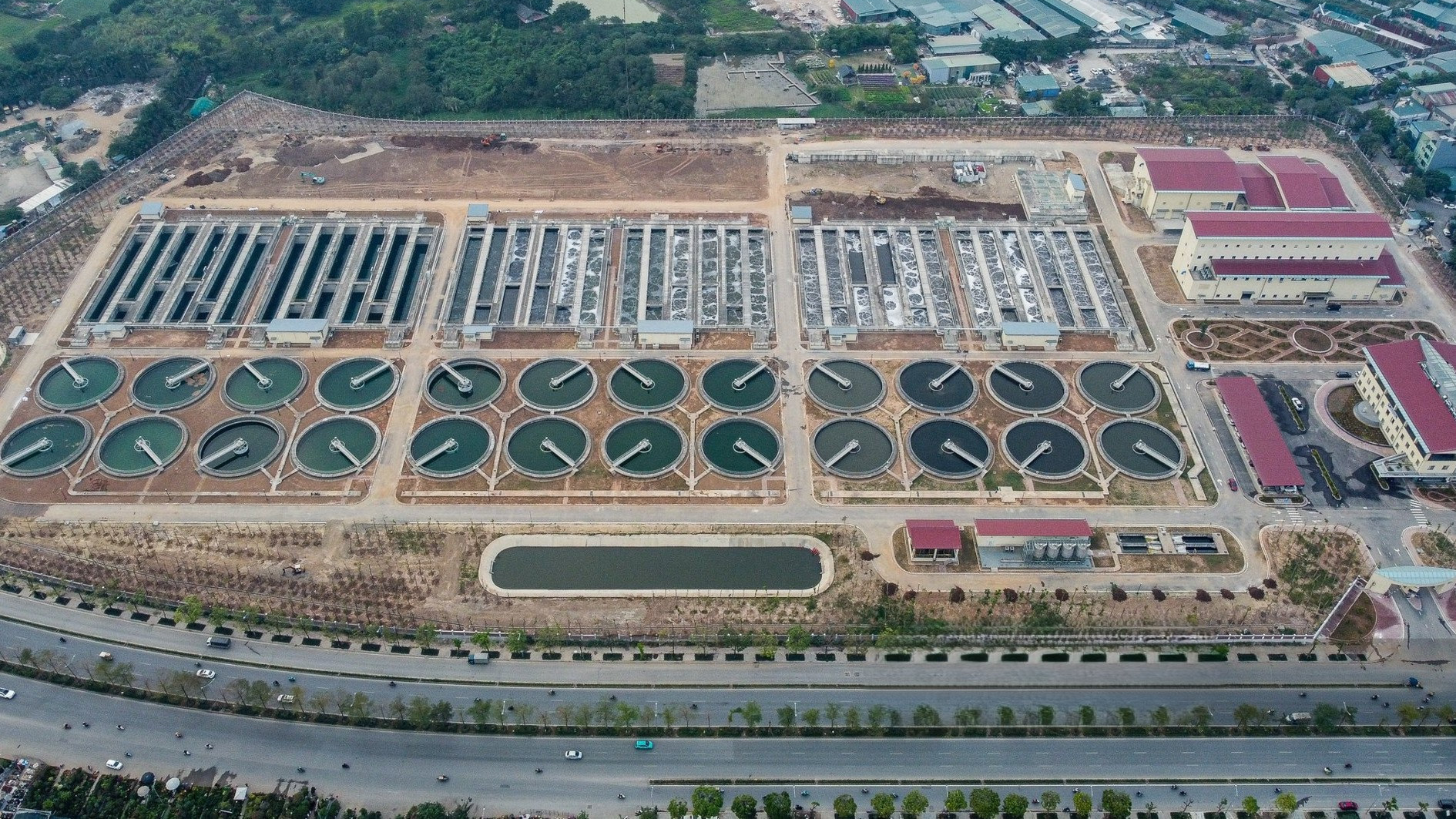 Từ xử lý ô nhiễm đến phục hồi hệ sinh thái các dòng sông