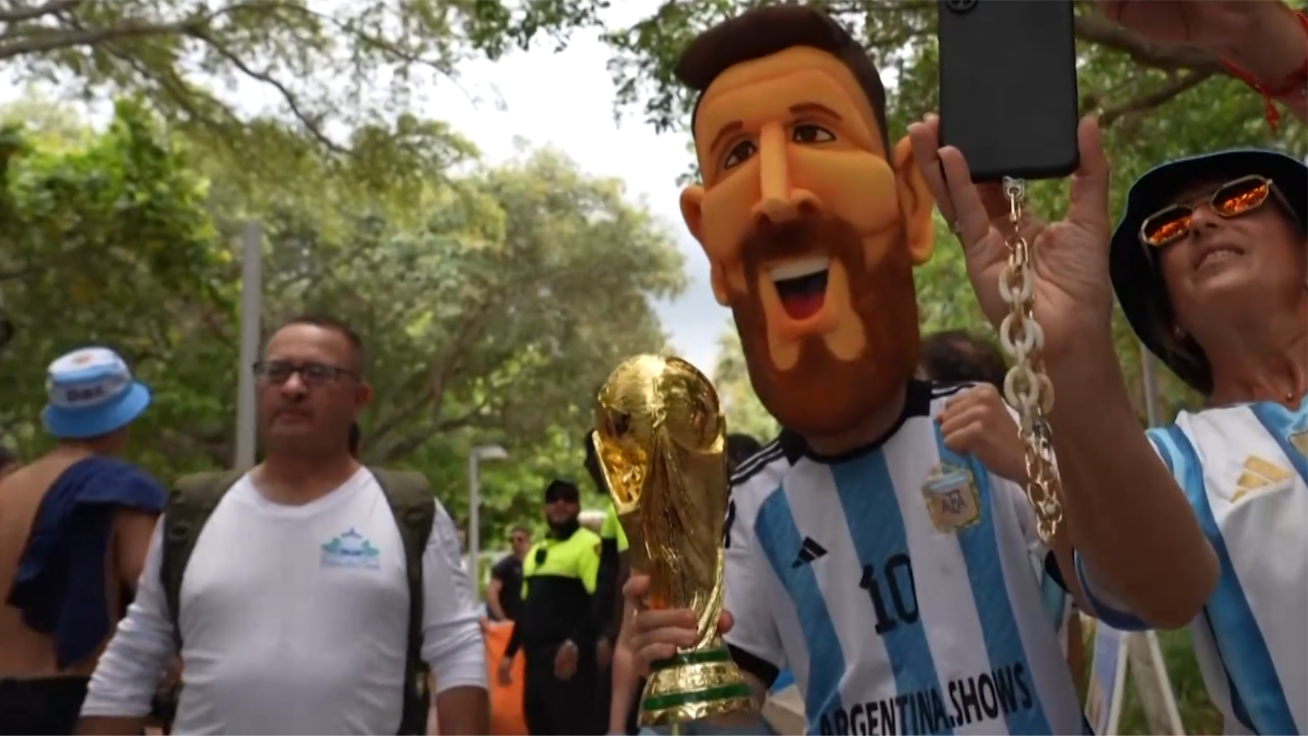 CĐV Argentina làm nóng không khí trận gặp Cape Verde