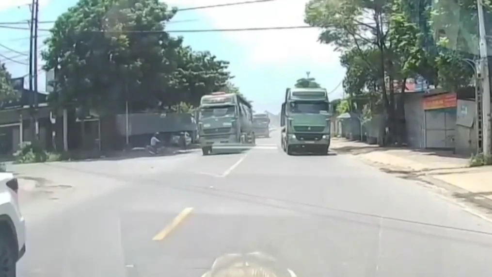 Xử phạt tài xế đầu kéo vượt ẩu gây nguy hiểm mất an toàn giao thông