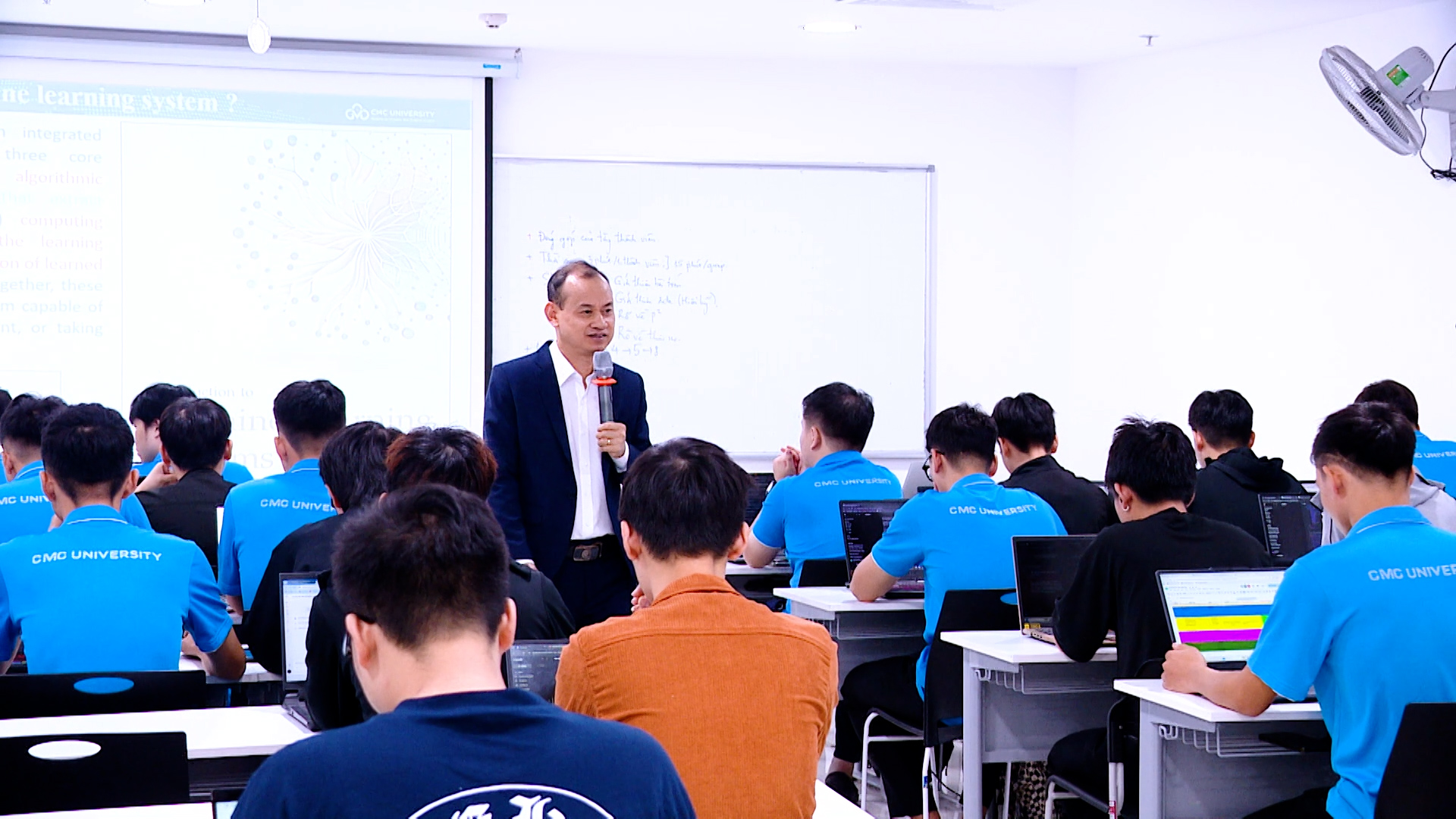 Giảng đường hôm nay phải giống doanh nghiệp của ngày mai