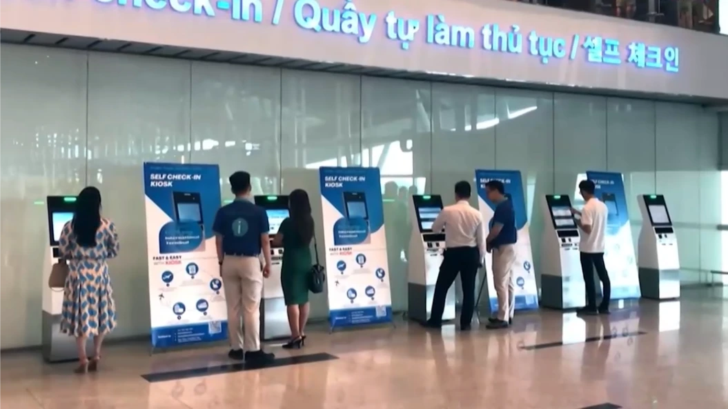 Sân bay Nội Bài mở thêm 4 kiosk sinh trắc học