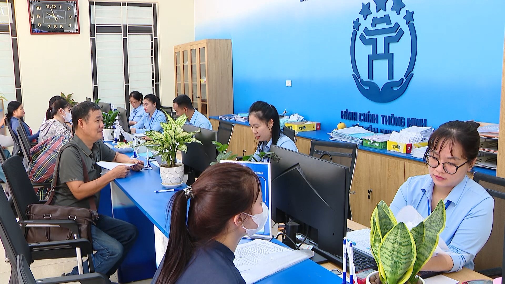 Từ chính quyền phục vụ đến hành động vì nhân dân 