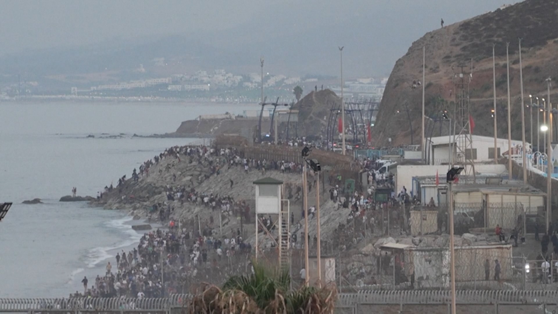 Tây Ban Nha: 49.000 người di cư tràn vào Ceuta trong 24h