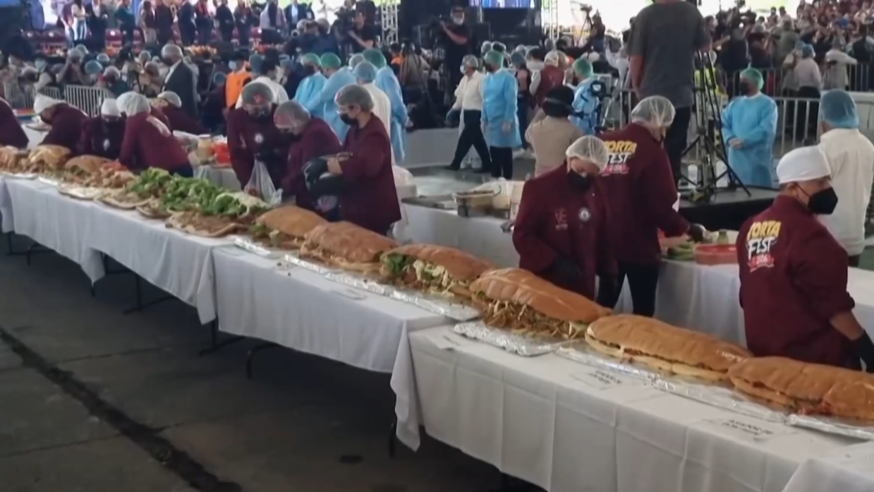 Mexico lập kỷ lục về bánh mì kẹp lớn nhất thế giới