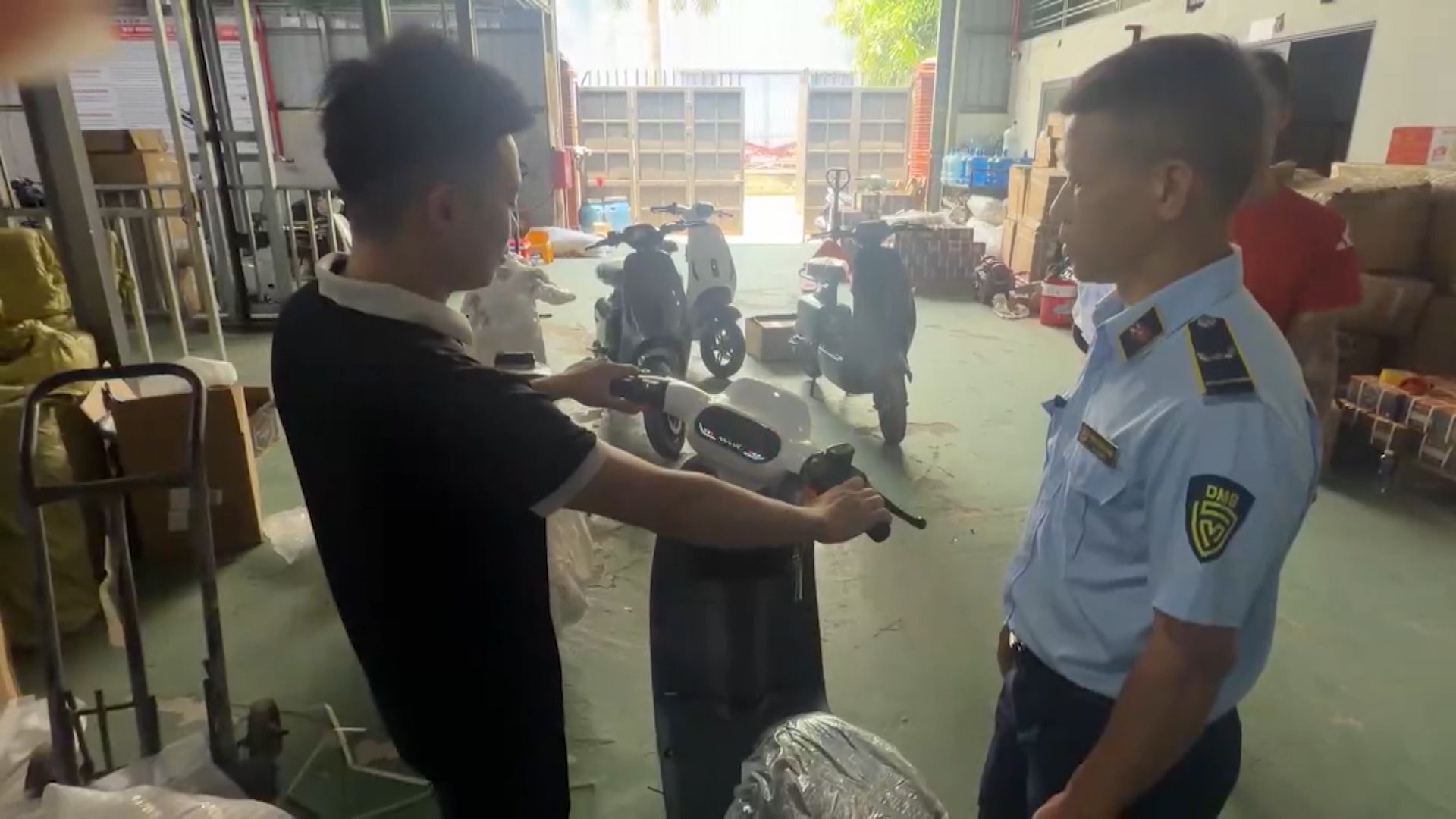 Nhiều hệ lụy từ hành vi độ chế xe điện