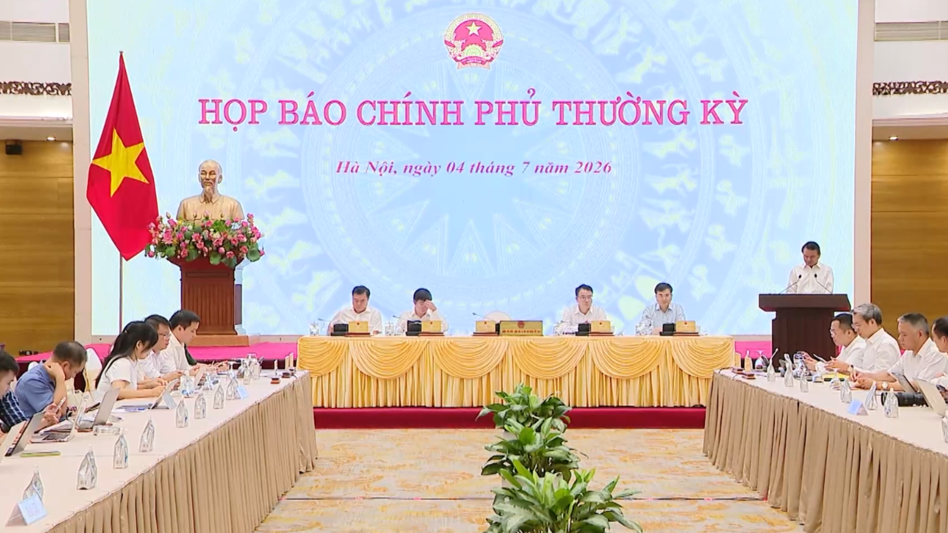 Kinh tế 6 tháng tăng trưởng tích cực, tạo đà bứt phá mới