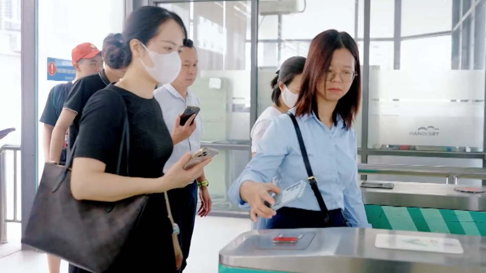 Gia hạn sử dụng thẻ xe buýt miễn phí