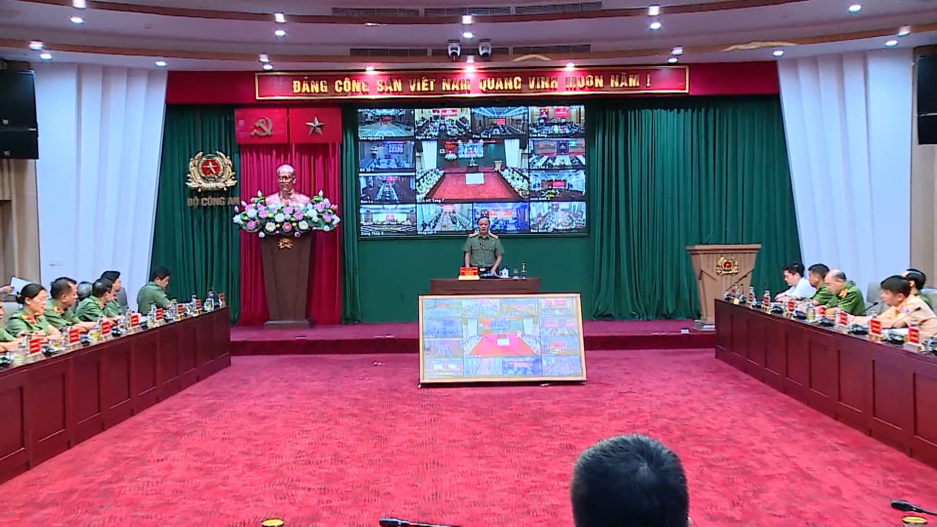 Bộ Công an họp bàn triển khai ứng phó với bão số 1