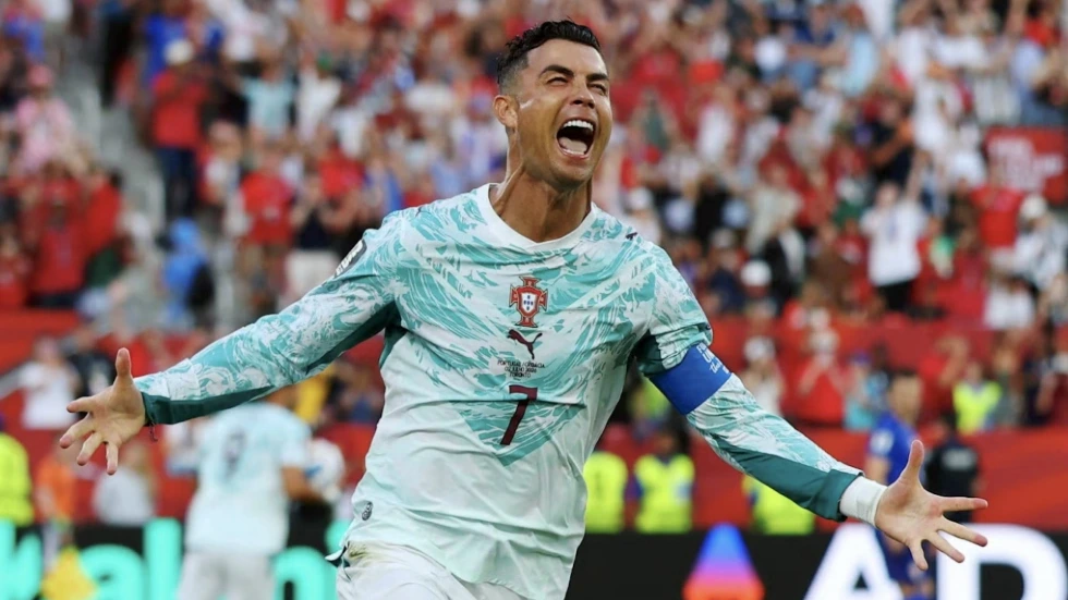 Cristiano Ronaldo tập trung cho trận gặp Tây Ban Nha