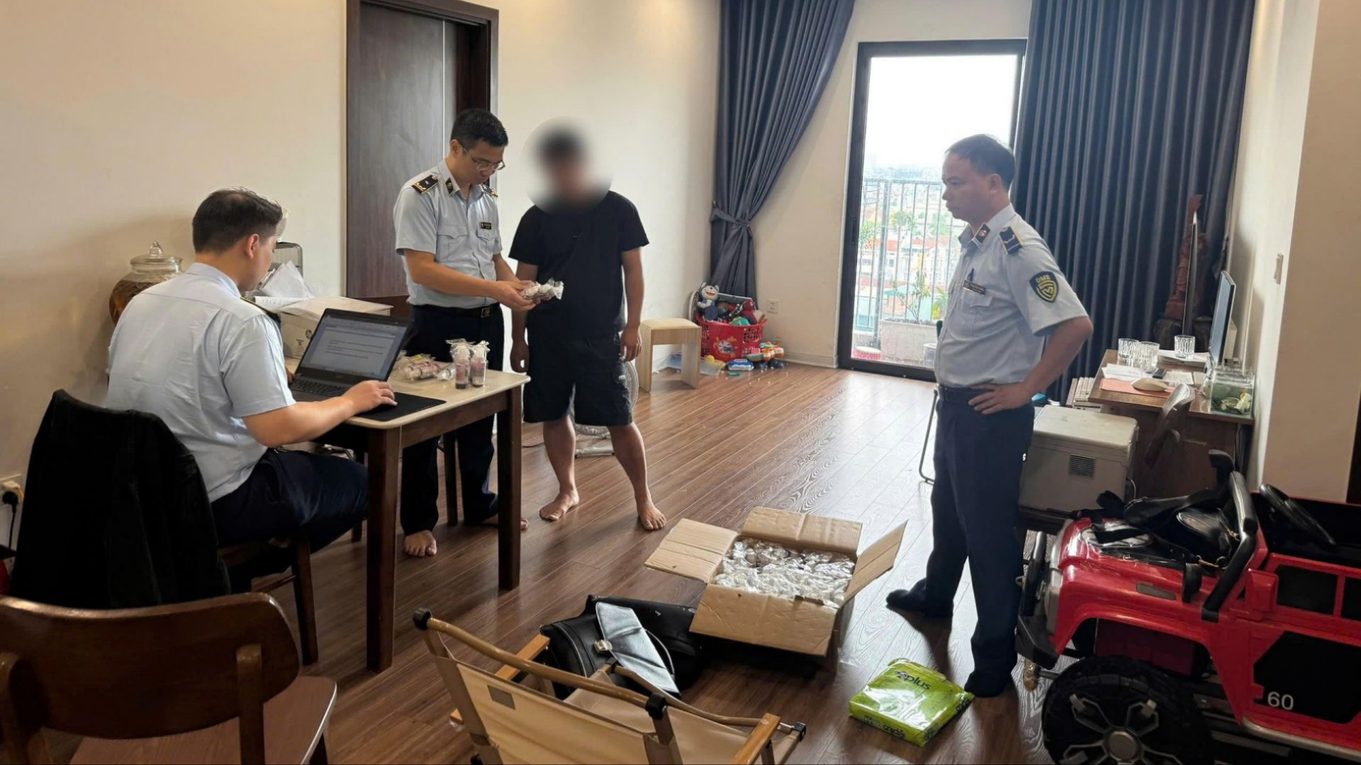 Hàng nghìn lọ mực in giả tiêu thụ tinh vi trên thị trường