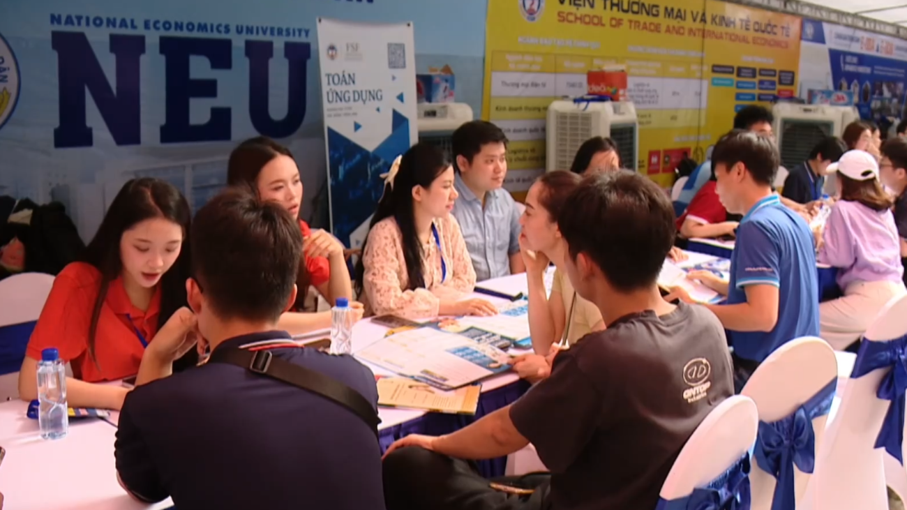 Học bổng cho các ngành chiến lược thu hút thí sinh