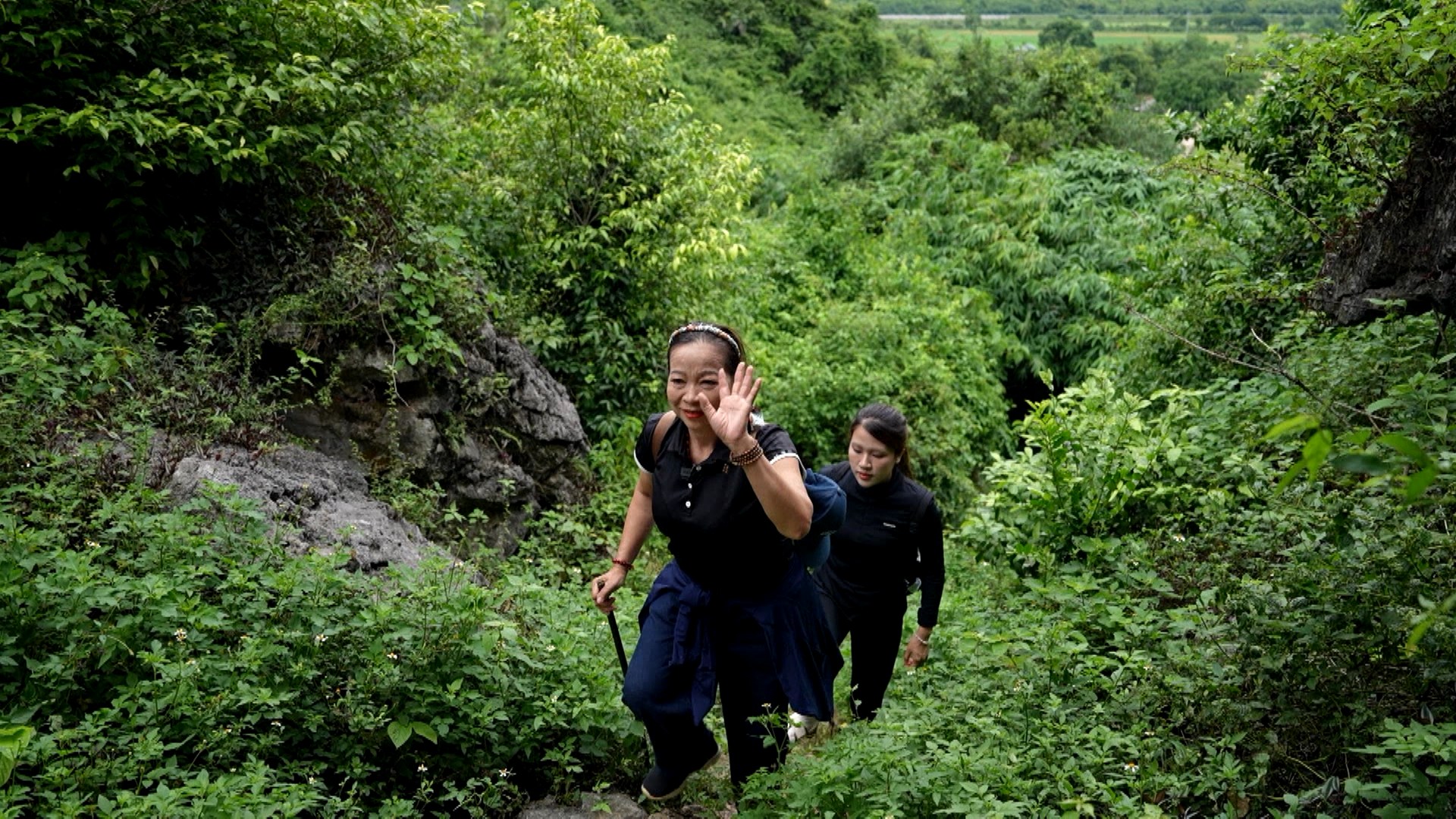 Trekking xuyên rừng Hương Tích