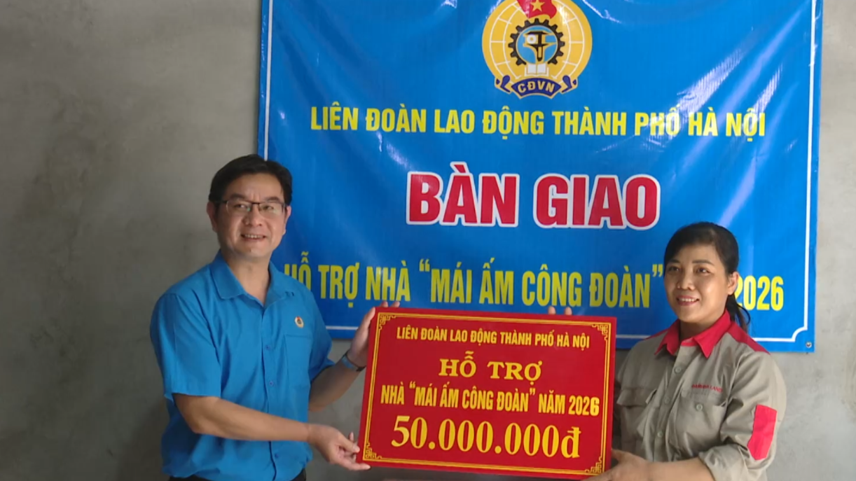 Trao hỗ trợ mái ấm công đoàn cho người lao động