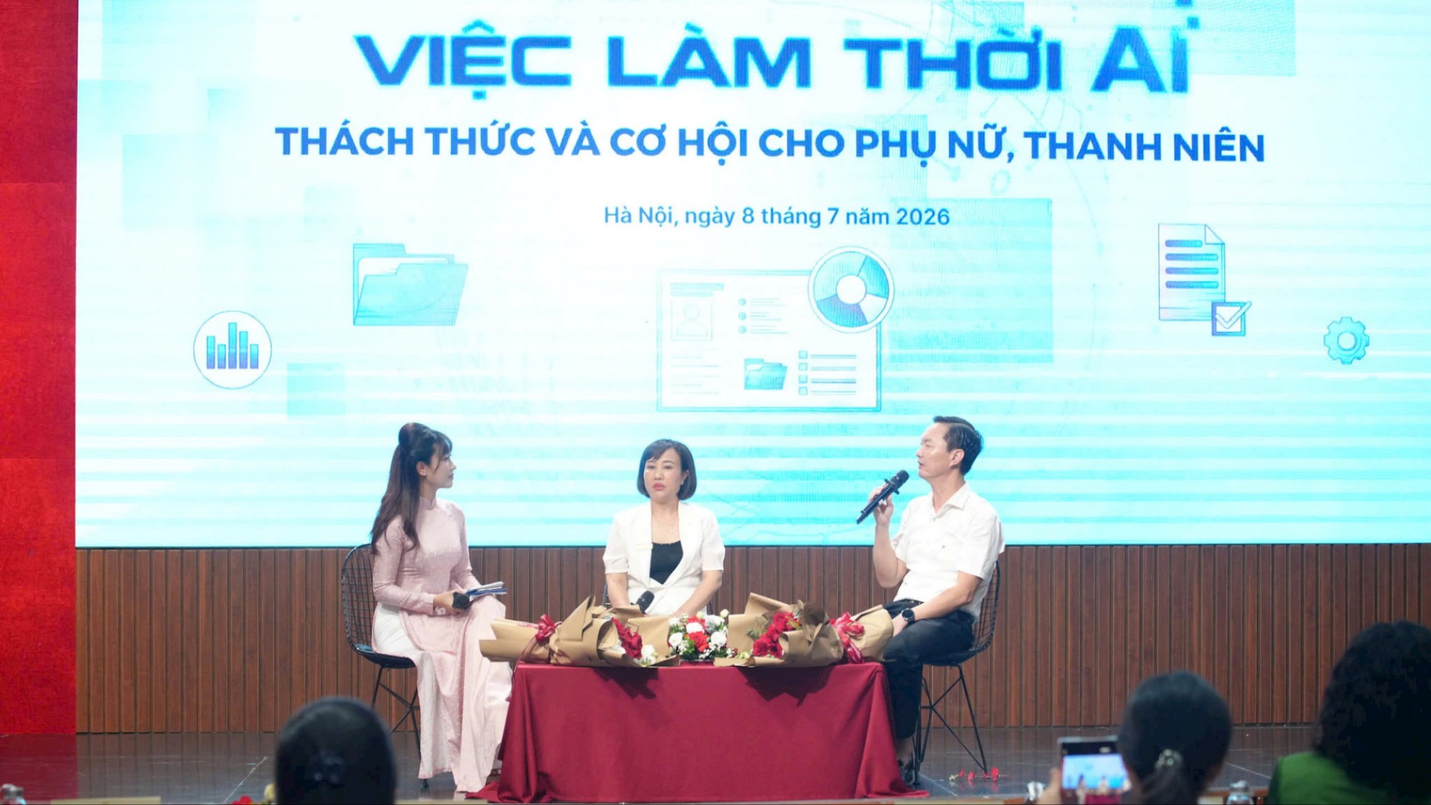 Việc làm thời AI: Cơ hội nào cho phụ nữ và thanh niên