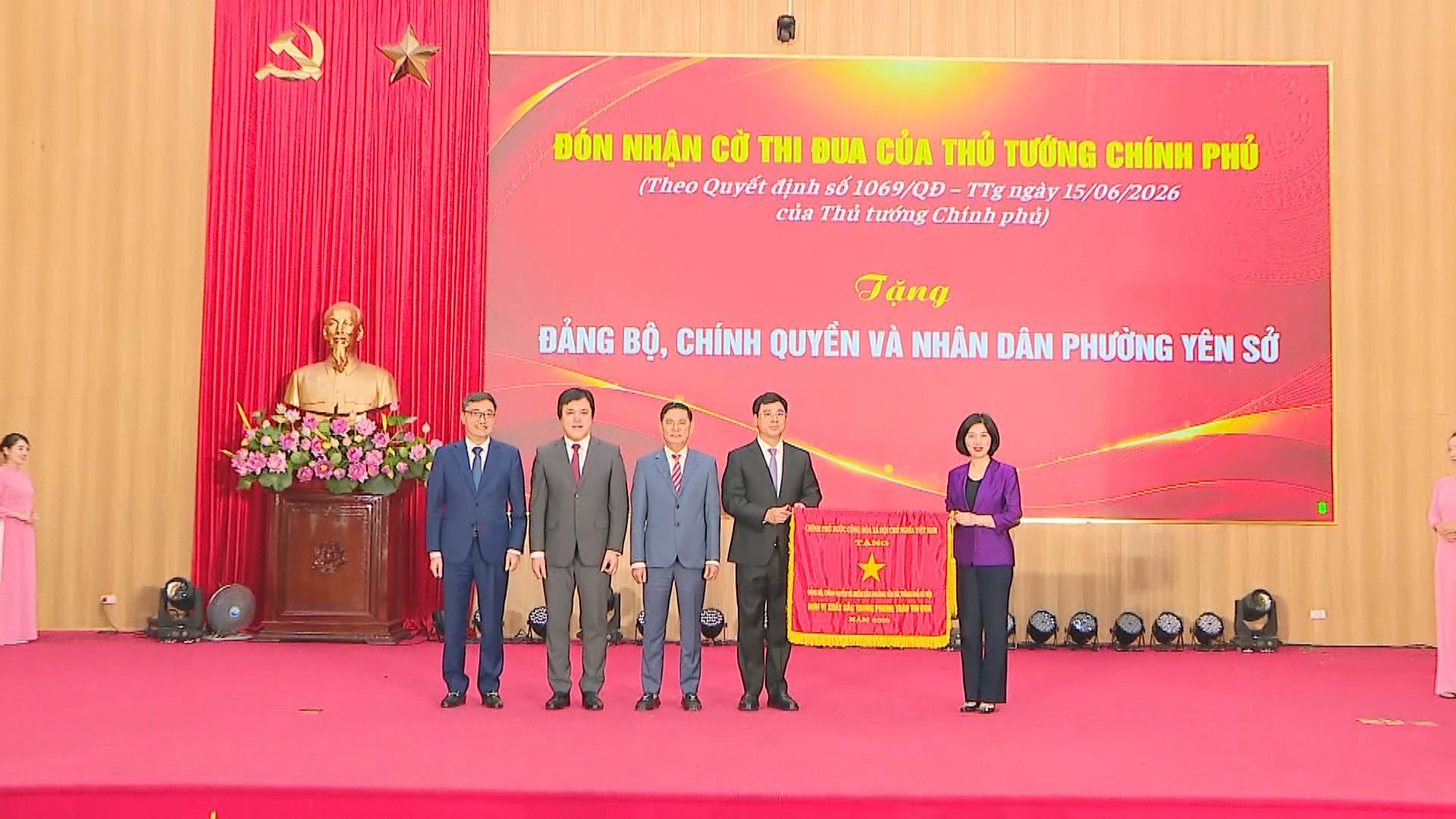 Phường Yên Sở nhận Cờ thi đua của Chính phủ