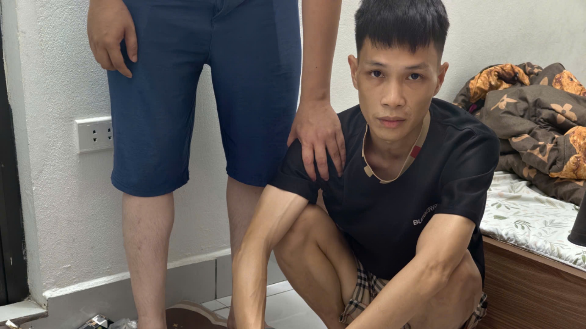 Công an phường Nghĩa Đô bắt hai đối tượng mua bán ma túy