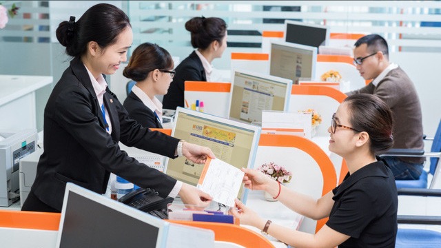 Áp lực thanh khoản đẩy lãi suất huy động vượt 9%/năm